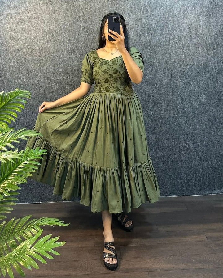 Cafe Gowns of Sundari work with unique style hands