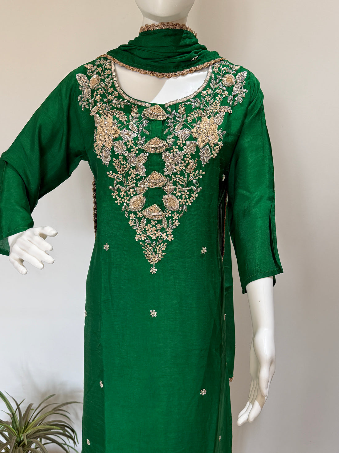 Dola Silk Kurti Pant Set with Chinon Dupatta – Premium Ethnic 3PC Set