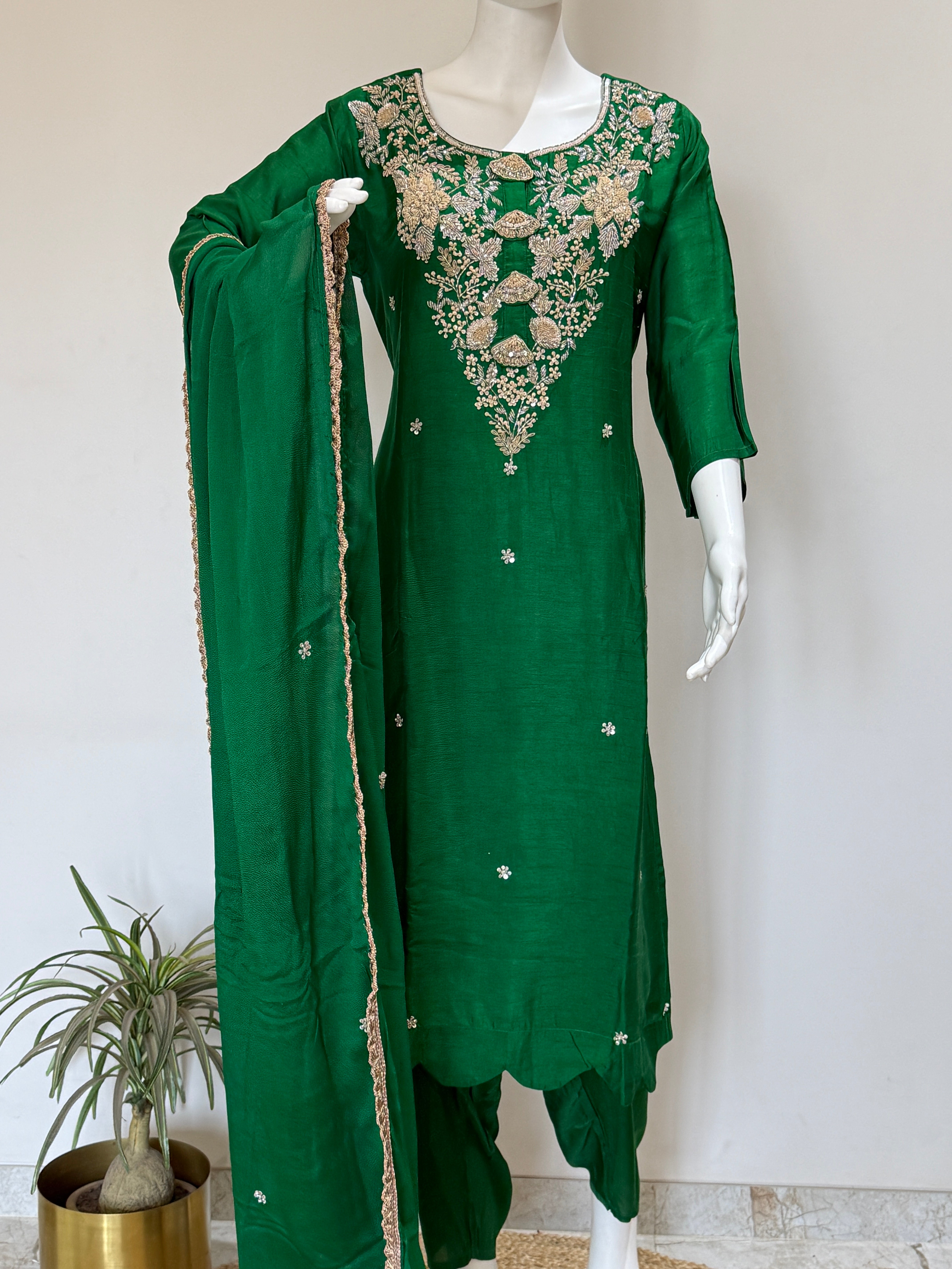 Dola Silk Kurti Pant Set with Chinon Dupatta – Premium Ethnic 3PC Set