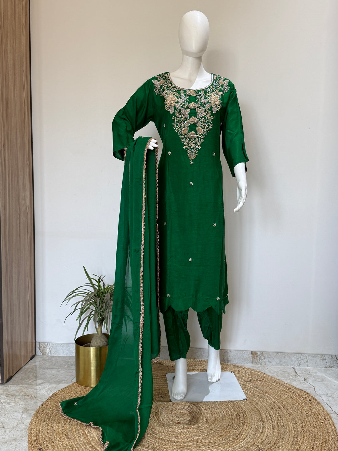Dola Silk Kurti Pant Set with Chinon Dupatta – Premium Ethnic 3PC Set