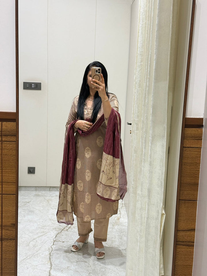 Beige Printed Kurti Pant Set with Maroon Dupatta | 3 Piece Ethnic Suit Set | Festive & Office Wear