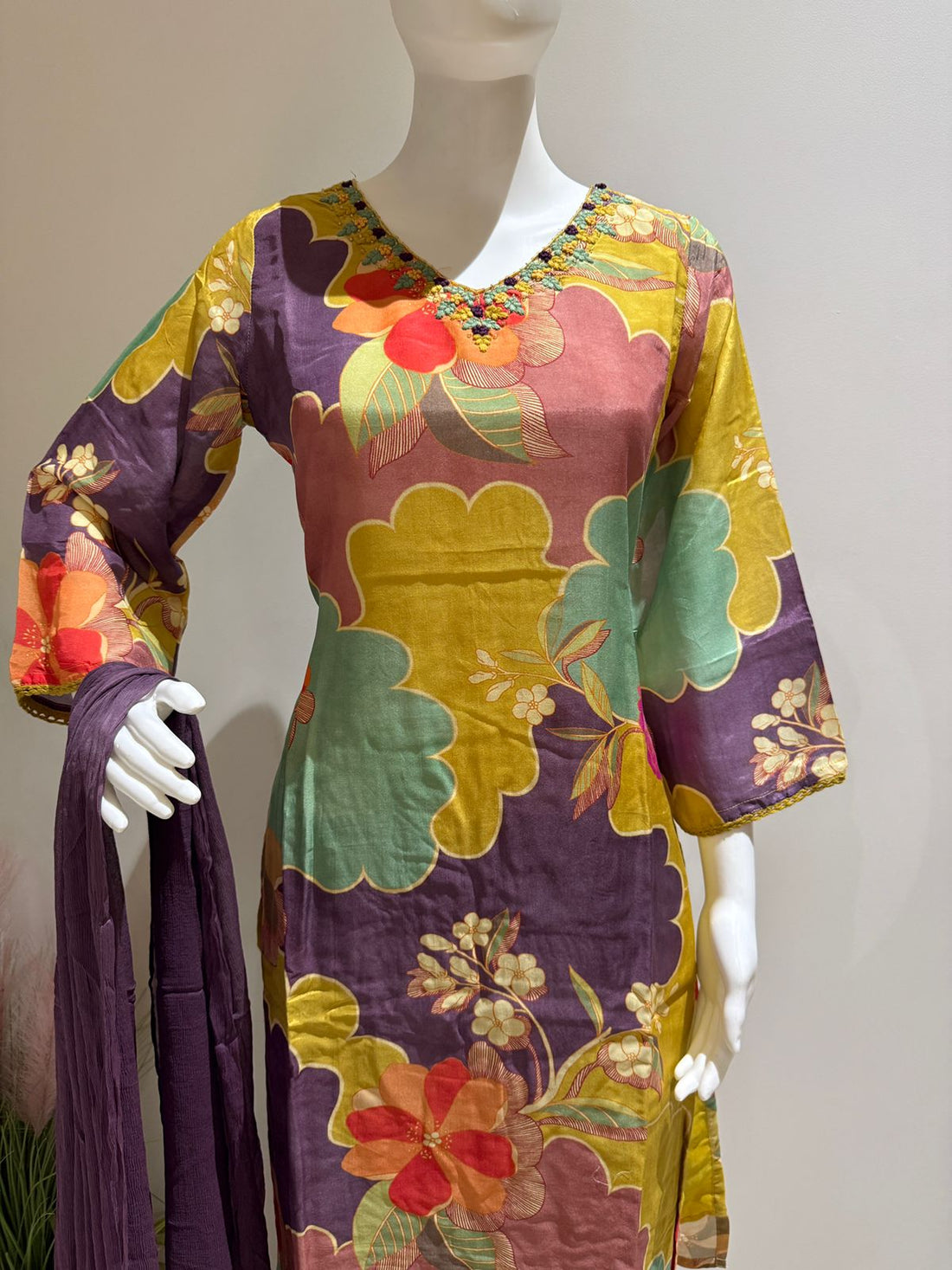 Floral Printed Kurta Pant Dupatta Set – Elegant Ethnic 3PC Suit Set