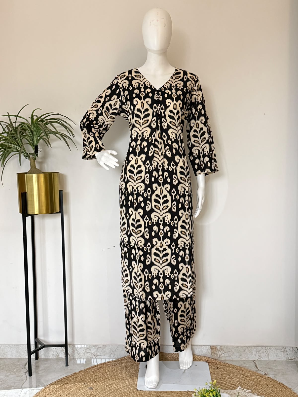 Pure Muslin Black & White Printed 2Pc Kurti Pant Set
